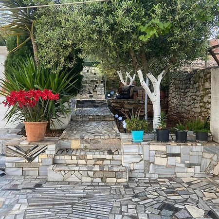 Flora'S Place Sarandë Exterior foto